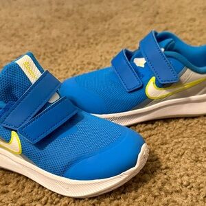Nike Kids Sneakers in Blue and Yellow